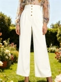Detail der High-Waist-Hose mit weitem Bein, goldenen Vintage-Knöpfen und Falten - S / Weiß