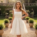 Funkelndes weißes Pailletten-Minikleid mit Karree-Ausschnitt und ärmellosem Design - S / Beige