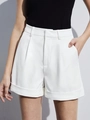 Damen Shorts mit hoher Taille in Weiß, A-Linie mit Plissee-Details und Rollsaum - S / Weiß