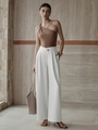 Pantalon large blanc élégant pour femme avec taille haute, tissu fluide et bouton doré - S / Blanc
