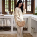 Detail of bohemian floral cotton pajama set with wide sleeves and straw woven handbag - Creamy Floral