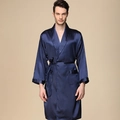 Bata de seda de lujo para hombre en azul marino con mangas largas y cinturón ajustable - M / Azul