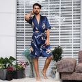 Peignoir en soie bleu foncé pour homme avec motif d'oiseau doré et manches courtes - M / Peignoir Bleu et Short