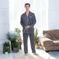 Herren-Schlafanzug aus Seidensatin mit Streifen, Langarm-Oberteil und Hose in Marineblau - L / Blau Gestreift