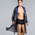 Herren Seiden-Schlafrock in Dunkelblau mit geometrischem Rautenmuster für den Sommerkomfort - L / Dunkelblau Rhombus