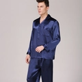 Donkerblauwe satijnen herenpyjama set met shirt met lange mouwen en bijpassende broek - L / Effen Blauw