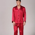Pigiama da uomo in raso di seta rosso scuro a maniche lunghe con dettagli bianchi - M / Rosso