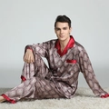 Pigiama da uomo in seta grigio argento con stampa paisley e bordi in raso bordeaux - L / Motivo a Quadretti Rossi