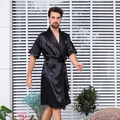 Herren Seiden-Bademantel-Set in Schwarz mit kurzen Ärmeln und verstellbarem Gürtel - Reines Schwarz