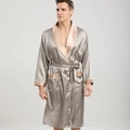 Silbergrauer Herren-Bademantel aus Satin mit geometrischem Muster und beigem Besatz - L / Khaki Großes Gitter