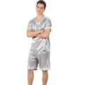 Ensemble de pyjama en satin de soie argenté pour hommes avec haut à col en V et short assorti - S / Gris Argent
