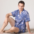 Dettaglio del pigiama da uomo blu-grigio con stampe di orsetti e maglia abbottonata - 765 Stampa Orso Blu