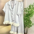 Hellblaues Satin-Pyjama-Set mit kurzen Ärmeln, langer Hose und Spitzenbesatz - M / Blaues Geprägtes Kurzarm Top Und Lange Hose Set