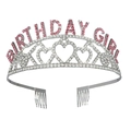 Dettaglio macro del diadema Birthday Girl con strass rosa e pettini per capelli - Rosa Rossa