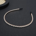 Elegante diadema de metal dorado con perlas blancas y diamantes de imitación brillantes - Dorado