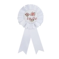 Détail du badge rosette en satin blanc Bride to Be avec imprimé fleurs roses - Impression