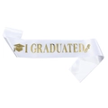 Witte satijnen afstudeersjerp met gouden tekst I GRADUATED en academische iconen - I Graduated Wit Goud (JD064)