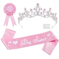Rosa Big Sister Party Set mit Strass-Krone, Satinschärpe, Anstecknadel und Haarklammern - Rosa Krone Schärpe Abzeichen / Rosa