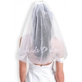 Velo de novia blanco con bordado de perlas y letras Bride To Be en una elegante vista trasera - Estilo de Bordado de Perlas en Capas (TS009)