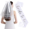 Set aus weißer Bride to Be Schärpe und doppellagigem Perlen-Schleier für Hochzeiten - Bestickter Perlenschleier + Silber Geprägte Schärpe