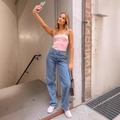 Damen Jeans mit hoher Taille, geradem Bein, rosa Satintop und Handtasche mit Leopardenmuster - S / Blau