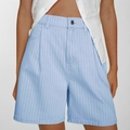 Damen Hellblaue High-Waist Jeansshorts mit vertikalen weißen Streifen, weite Form - S / Hellblau