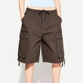 Detail van donkerbruine cargoshorts met elastische tailleband, trekkoord en grote zakken - S / koffiekleur