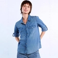 Damen Jeanshemd in Hellblau mit langen Ärmeln, Brusttaschen und krempelbaren Ärmeln - S / Blau