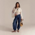 Damen Boho-Bluse mit Rüschen und dunkelblaue High-Waist-Jeans mit weitem Bein-Schnitt - S / Dunkelblau