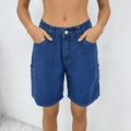 Vue de face d'un bermuda en jean bleu foncé à taille haute avec des poches pratiques - S / Bleu foncé