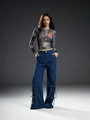Detail von High-Waist-Jeans mit weitem Bein und seitlicher Schnürung am Saum - S / Dunkelblau