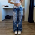 Damen-Jeans im Y2K-Stil, gewaschenes Blau, weites Bein mit weißem Blumen-Herz-Druck - S / Blau