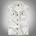 Gilet di jeans bianco slim fit da uomo con giromanica sfrangiato e bottoni neri - M / Bianco
