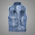 Herren Slim Fit Jeansweste in Hellblau mit Distressed-Effekten und Fransen am Ärmel - S / Hellblau