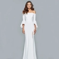 Elegante vestido de noche blanco con hombros descubiertos, mangas campana y abertura - S / Blanco