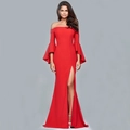 Elegante vestido de noche rojo con hombros descubiertos, manga campana y abertura - S / Rojo