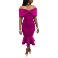 Dettaglio dell'abito fucsia con spalle scoperte, grande fiocco e bordo a sirena con volant - Magenta