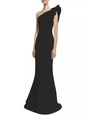 Detailaufnahme des eleganten schwarzen One-Shoulder-Abendkleids mit Volants und engem Schnitt - S / Schwarz