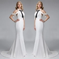 Elegante abito da sera a sirena bianco con fiocco nero e scollatura all'americana lungo - S / Bianco