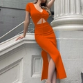 Détail de robe orange à cordon avec découpes à la taille et fente latérale - Orange