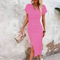 Detail eines rosa Midikleids mit V-Ausschnitt, schmaler Taille und Schlitz am Saum - S / Rosa