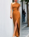 Detail of caramel satin one-shoulder dress with elegant high slit and ruched waist - Earthy Yellow