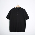 Schmal geschnittenes schwarzes Strick-Poloshirt mit vertikaler Rippstruktur und Revers - M / Schwarz