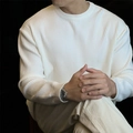 Maglione da uomo bianco a coste verticali con vestibilità ampia e classico girocollo - M / Bianco