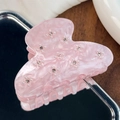 Eleganter rosa Acryl-Schmetterling-Haarklammer mit exquisiten Strassblumen-Details - 6.5cm / Rosa
