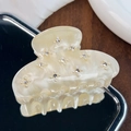 Eleganter Haarklammer aus Acryl in Creme-Marmor mit feiner Strass-Blumenverzierung - 6.5cm / Gelb