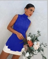 Blauwe mouwloze top met col en textuur gecombineerd met een witte mini-rok set - XS / Blauw