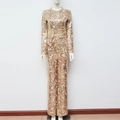 Detailopname van champagne goudkleurige pailletten jumpsuit met bloemen en ceintuur in de taille - Goud / XS