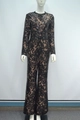 Detail van zwarte kanten jumpsuit met pailletten en verstelbare riem met oogjes - Zwart / XS