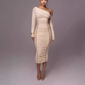 Vestido ajustado elegante de un hombro con detalles fruncidos y manga larga en beige suave - XS / Blanco Roto